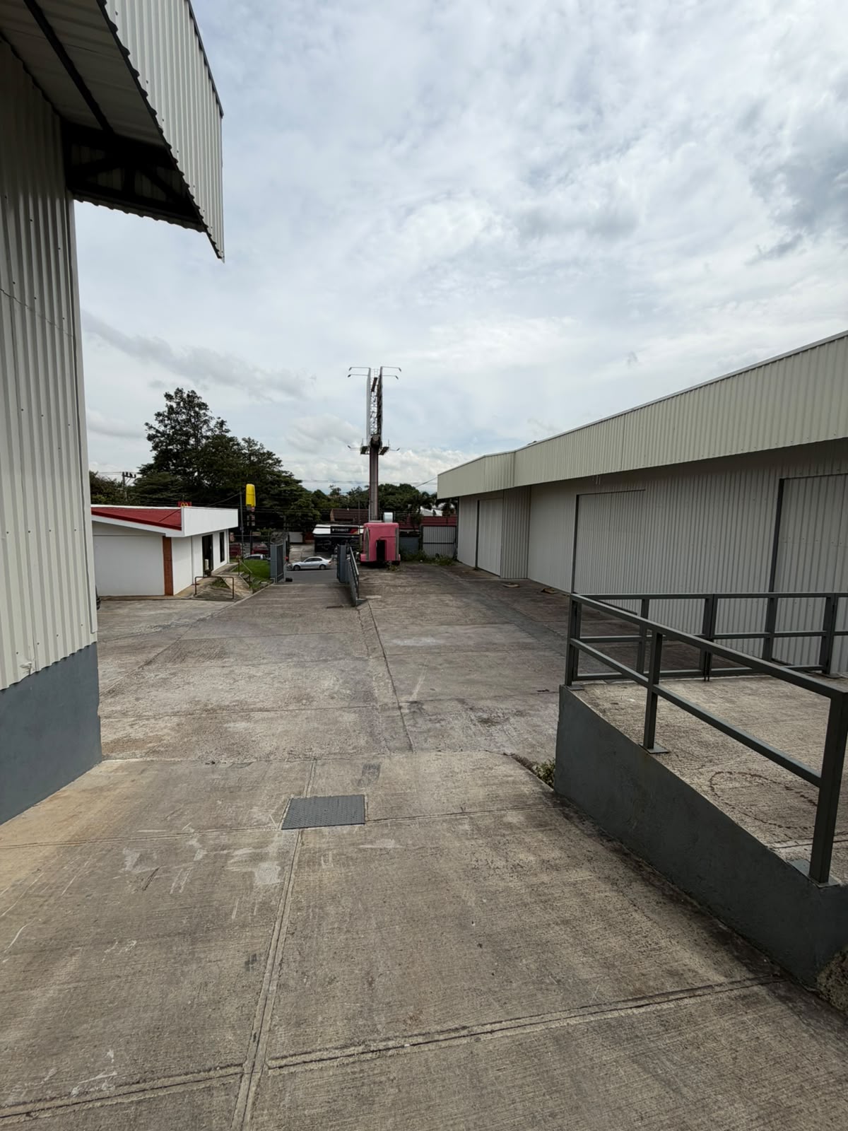BODEGA N°5  EN RADIAL DE BELEN